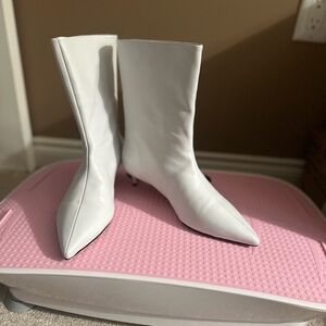 SCHUTZ 🔥 White Kitten Heeled Boots